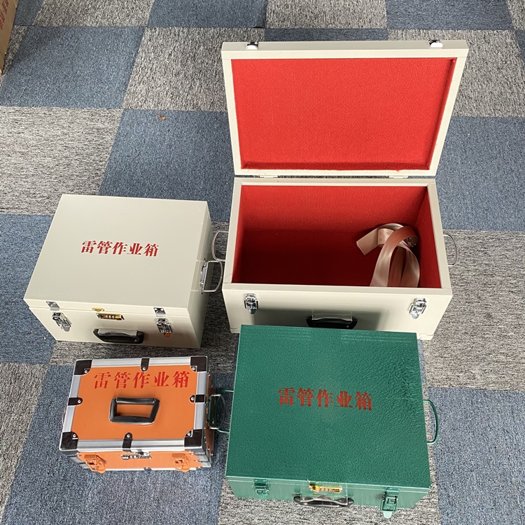 城东爆破工程作业箱如何选择？玻璃钢与传统材质的全面对比